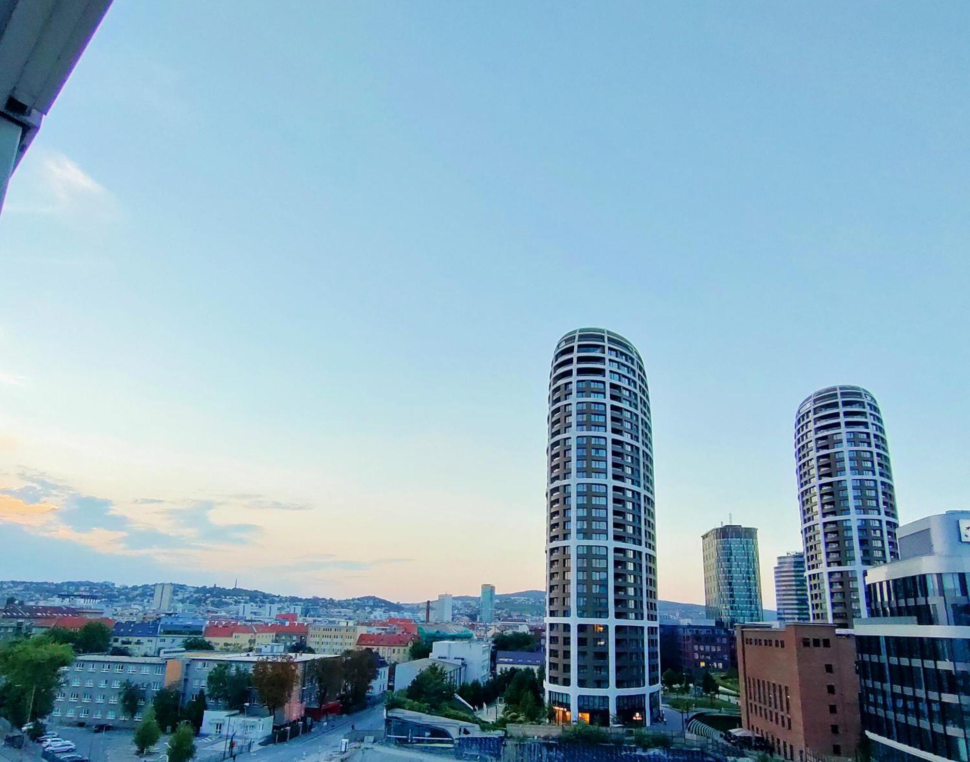 Sag Panorama City Free Parking Pressburg Exterior foto