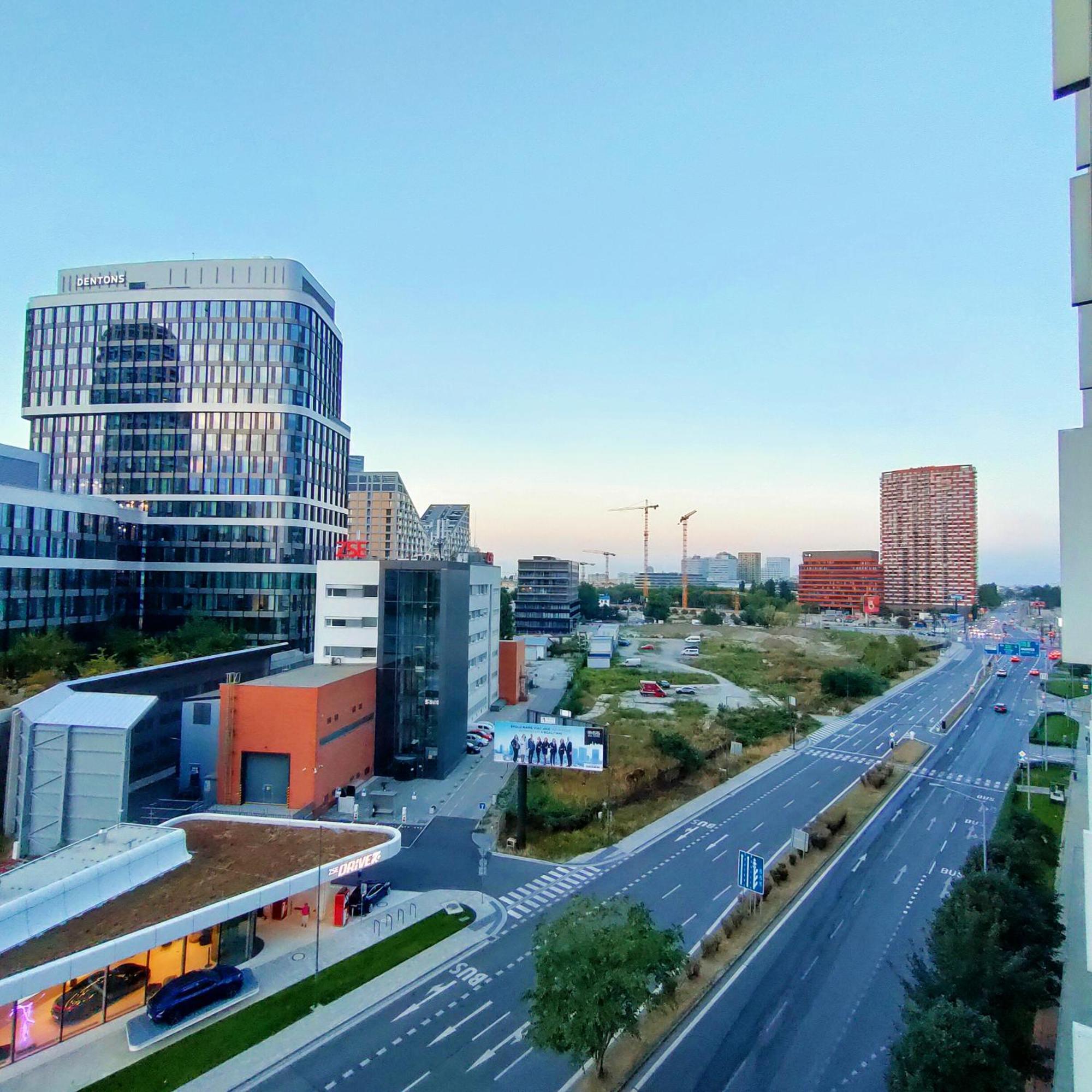 Sag Panorama City Free Parking Pressburg Exterior foto